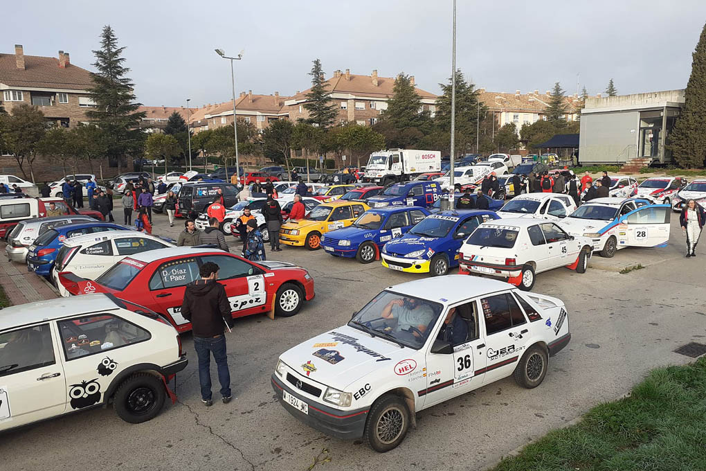 51 coches y 4 camiones en el Parque cerrado en el centro de Villanuieva del Pardillo