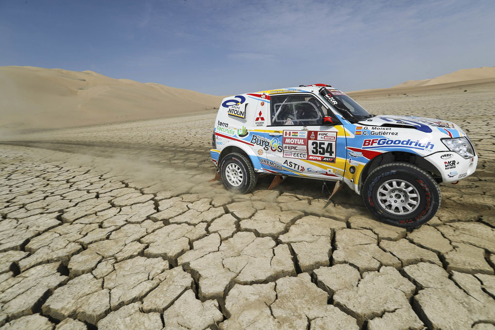 Cristina Gutierrez con su Mitsubishi en el Dakar 2018