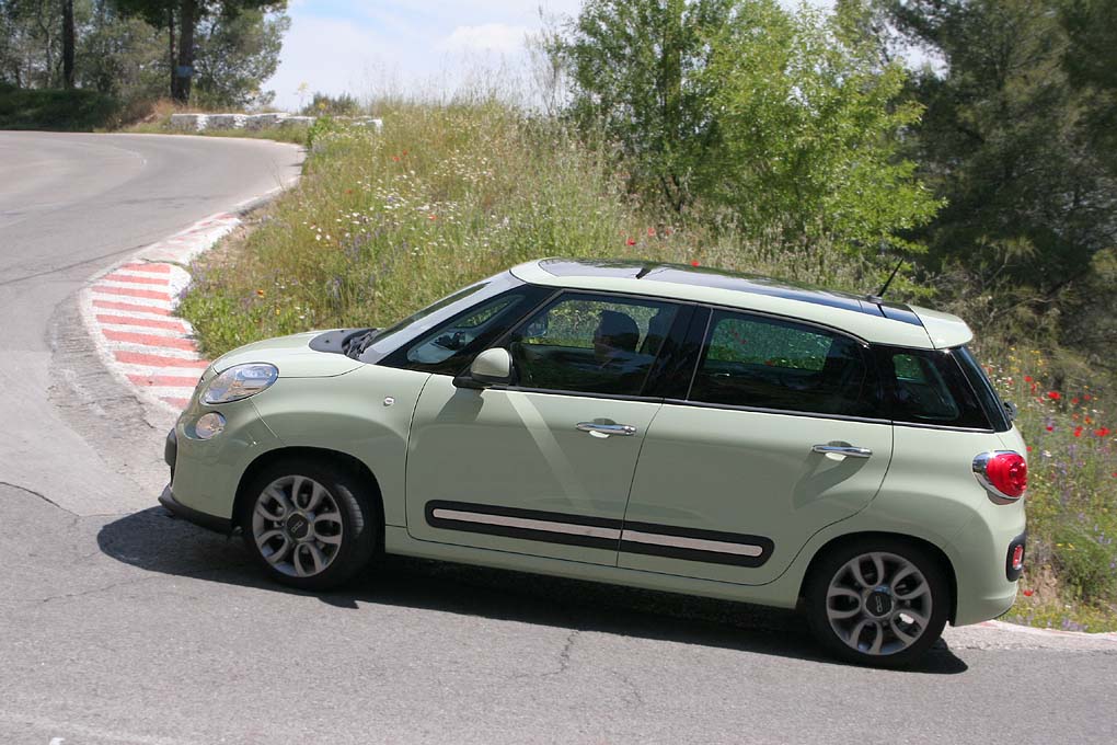 Vista lateral Fiat 500 L