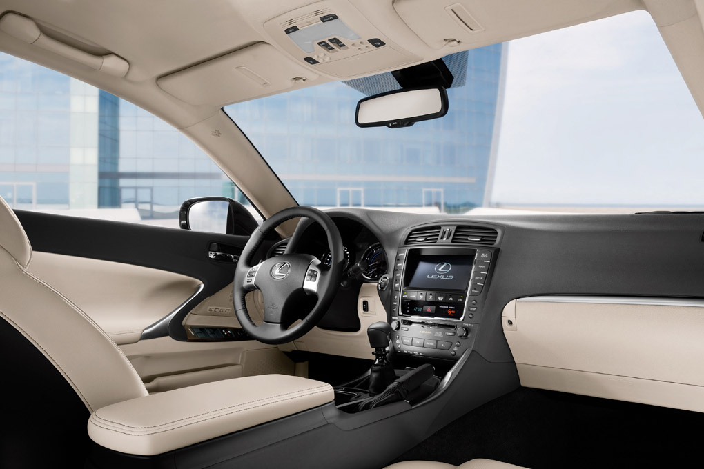 Lexus IS200d interior