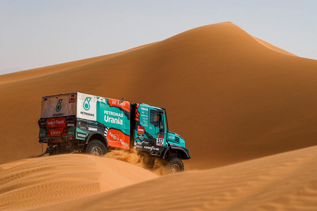 Gran actuación de Albert Llovera en este Dakar 2020 al volante del camión Iveco del Team de Rooy