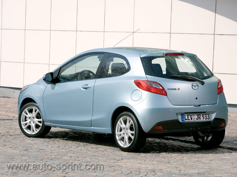 mazda2-3p-2