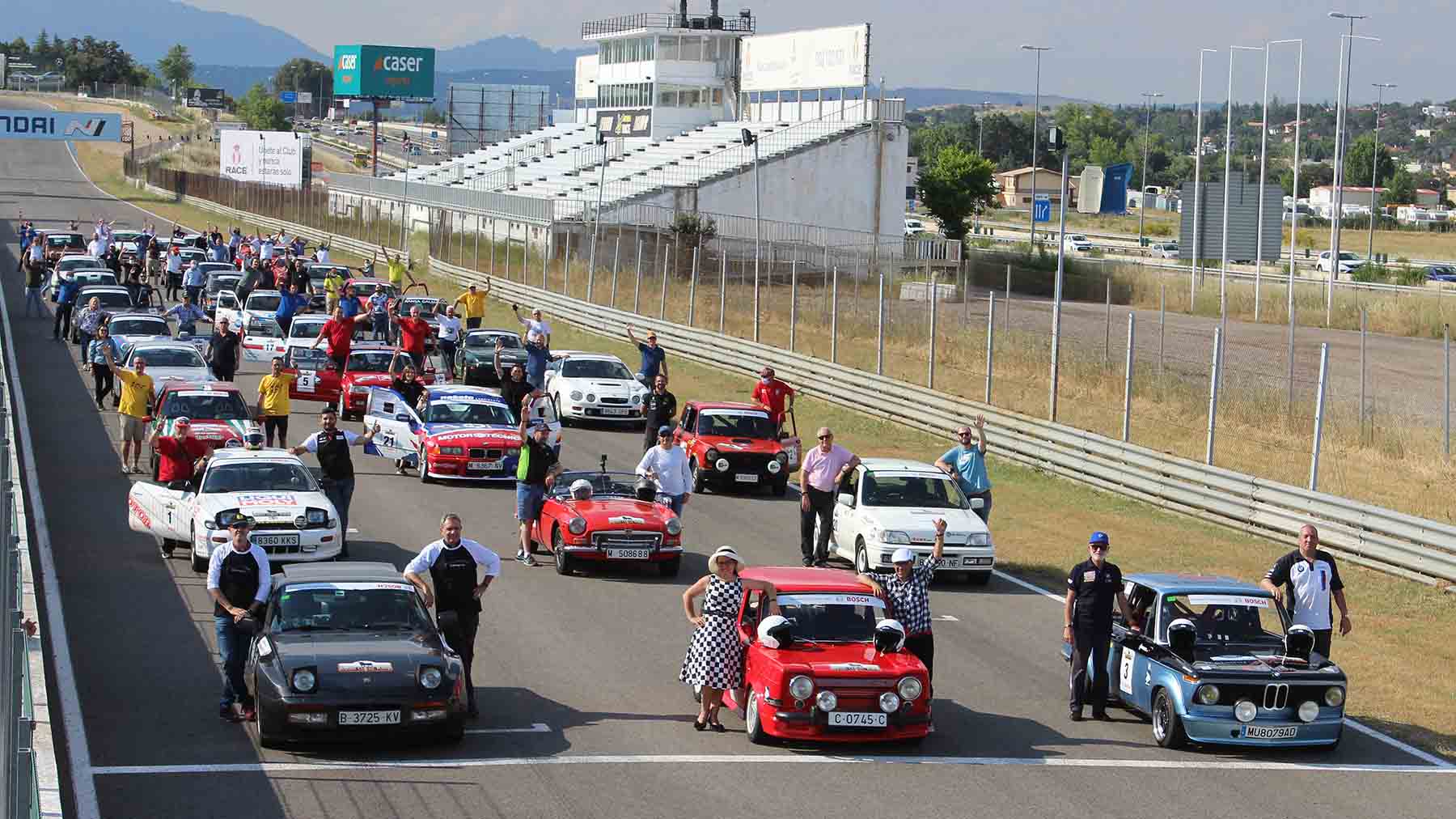 Meta final del III Spain Classic Rally en el Circuito del Jarama