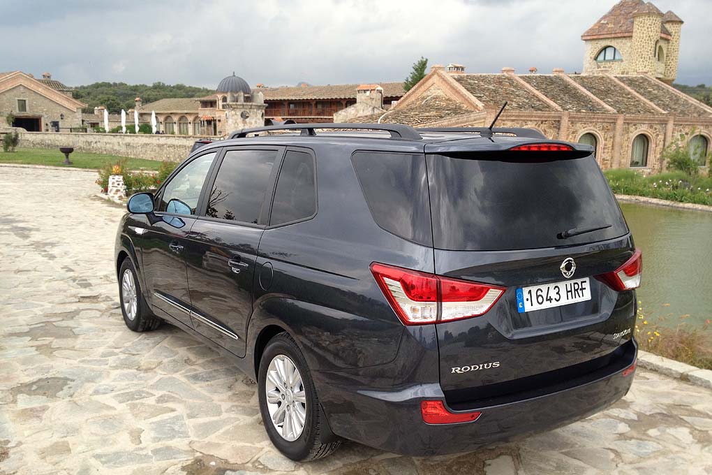 trasera SsangYong Rodius 2013