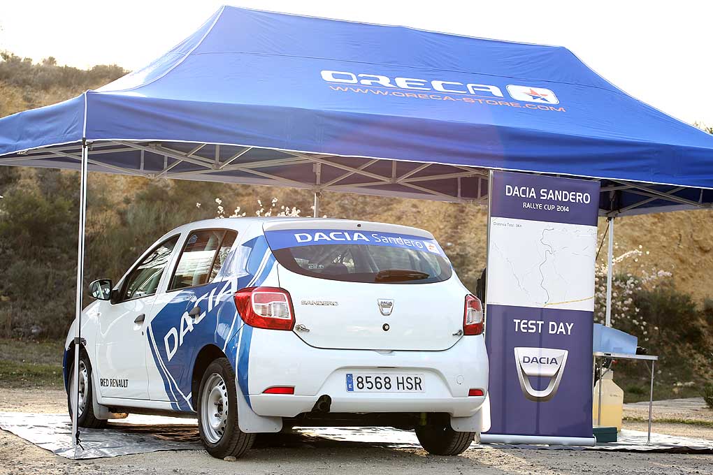 Dacia Sandero y carpa para la copa