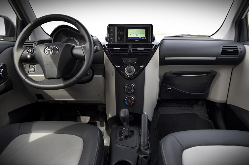 Interior Toyota IQ-S 2011
