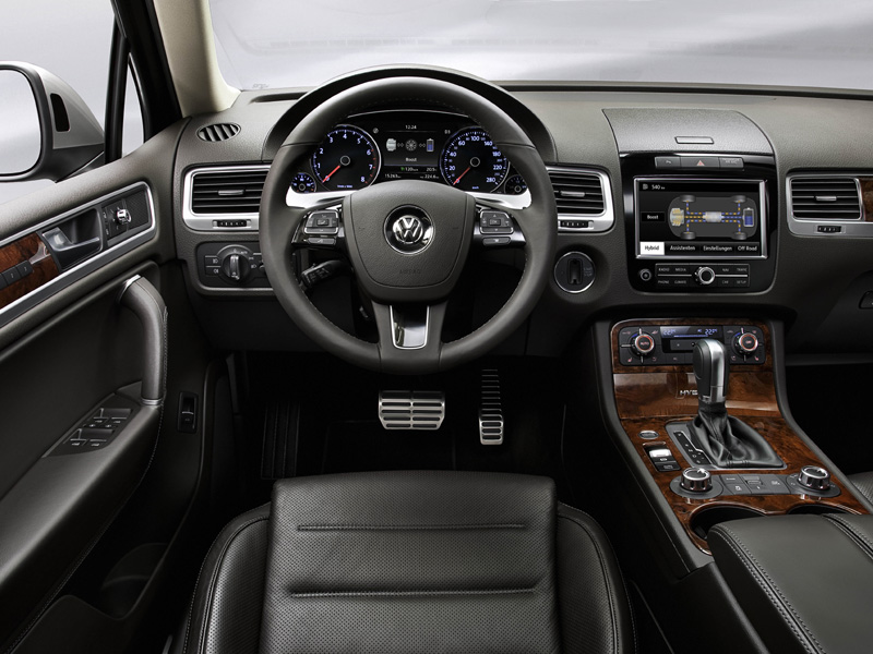 VW Touareg 2010 interior