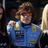 Fernando Alonso con las chicas PS2