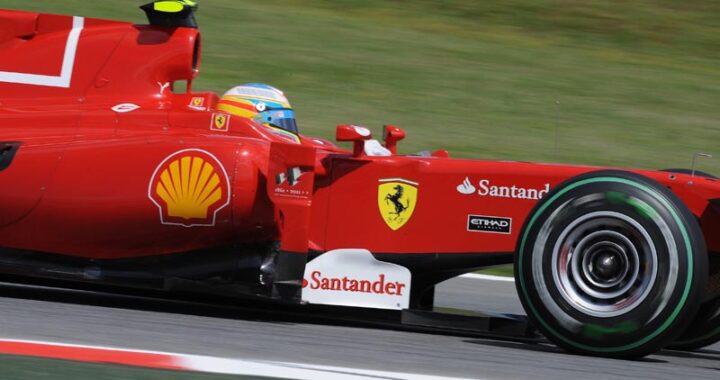 Formula 1 2010 España, Alonso se colo en la fiesta Red Bull
