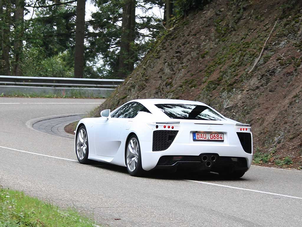 Lexus LFA, un purasangre con estilo japonés