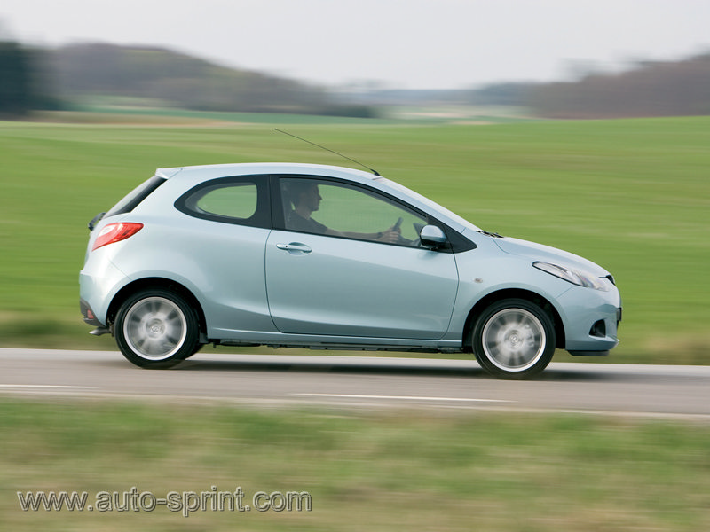 Mazda2 tres puertas: Más barato y deportivo