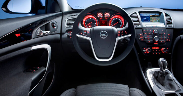 Opel Insignia en 4 y 5 puertas y version familiar