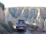 Renault 7 cruzando un desierto en el Spain Classic Raid